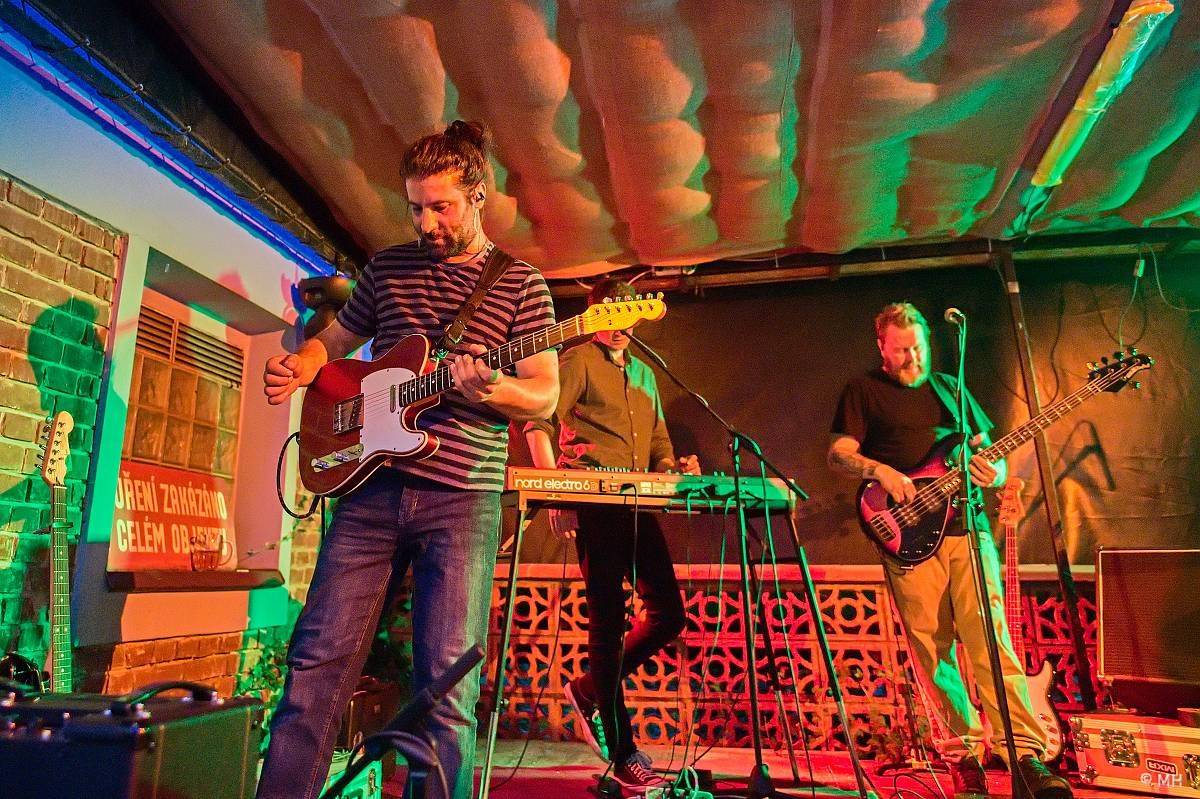 Ani déšť je nezastavil. Letní kapela s Jaromírem 99 bavili Plzeň