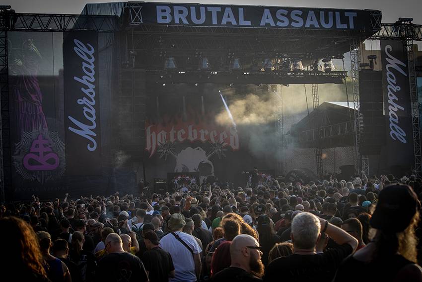 Brutal Assault otevřel své pekelné brány. První den přivítal Motionless in White, Exodus, Brutus i domácí Sněť
