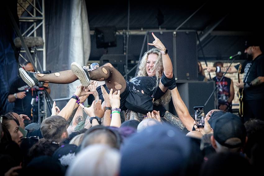 Brutal Assault otevřel své pekelné brány. První den přivítal Motionless in White, Exodus, Brutus i domácí Sněť