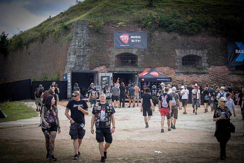 Na Brutal Assault se spojil metal s vážnou hudbou, Cult of Fire přehráli za doprovodu orchestru skladby Bedřicha Smetany