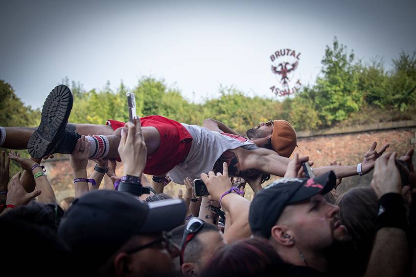 Na Brutal Assault se spojil metal s vážnou hudbou, Cult of Fire přehráli za doprovodu orchestru skladby Bedřicha Smetany