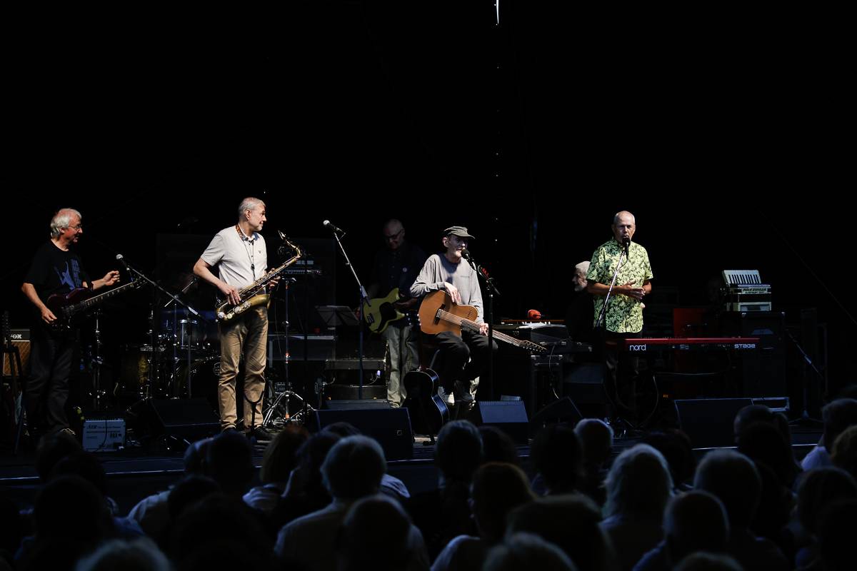 Koncert Bratrů Ebenů a Jiřího Schmitzera v Praze nepostrádal humor a grácii