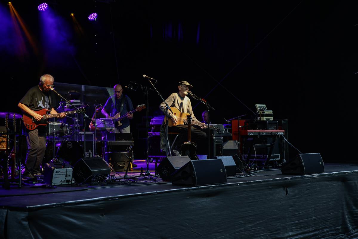 Koncert Bratrů Ebenů a Jiřího Schmitzera v Praze nepostrádal humor a grácii