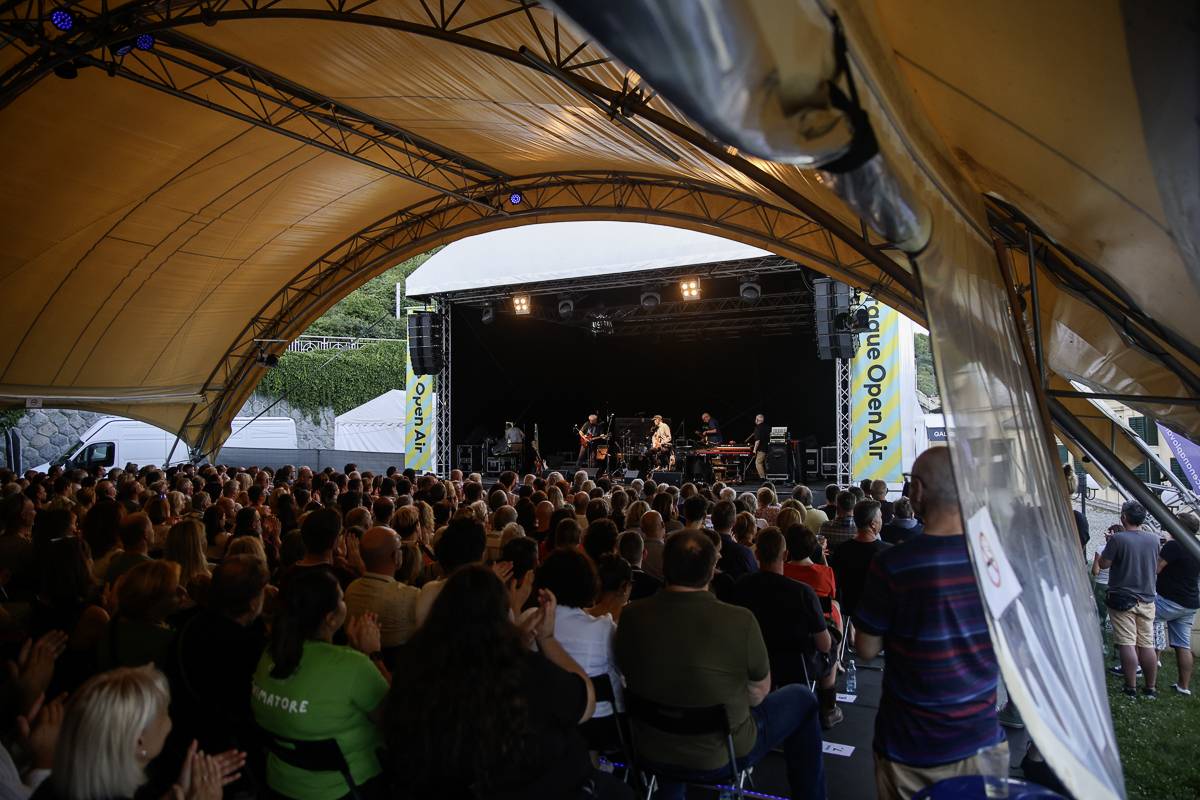 Koncert Bratrů Ebenů a Jiřího Schmitzera v Praze nepostrádal humor a grácii