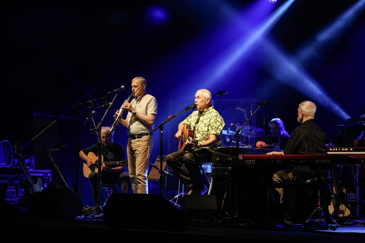 Koncert Bratrů Ebenů a Jiřího Schmitzera v Praze nepostrádal humor a grácii