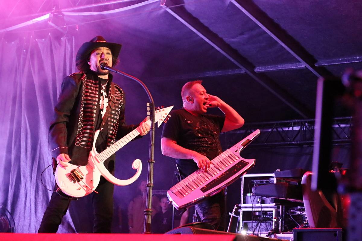 Druhý den Hradů CZ na Veveří: Lucie se loučila s Davidem Kollerem, Chinaski slavili třicet let a zastavil se i Čechomor