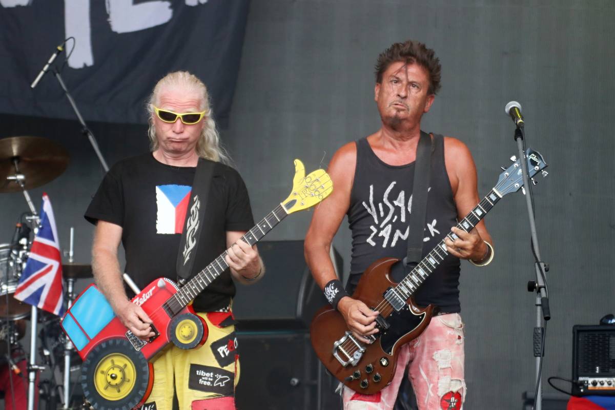 Druhý den Hradů CZ na Veveří: Lucie se loučila s Davidem Kollerem, Chinaski slavili třicet let a zastavil se i Čechomor