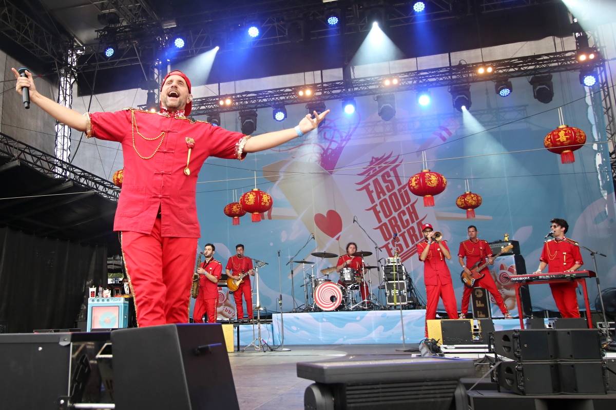 Druhý den Hradů CZ na Veveří: Lucie se loučila s Davidem Kollerem, Chinaski slavili třicet let a zastavil se i Čechomor