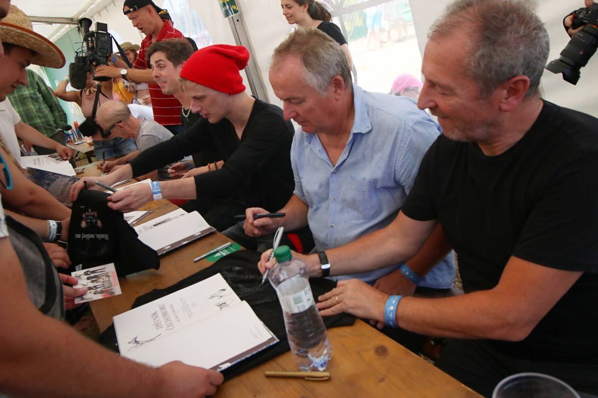 Druhý den Hradů CZ na Veveří: Lucie se loučila s Davidem Kollerem, Chinaski slavili třicet let a zastavil se i Čechomor