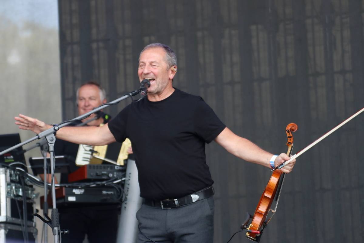 Druhý den Hradů CZ na Veveří: Lucie se loučila s Davidem Kollerem, Chinaski slavili třicet let a zastavil se i Čechomor