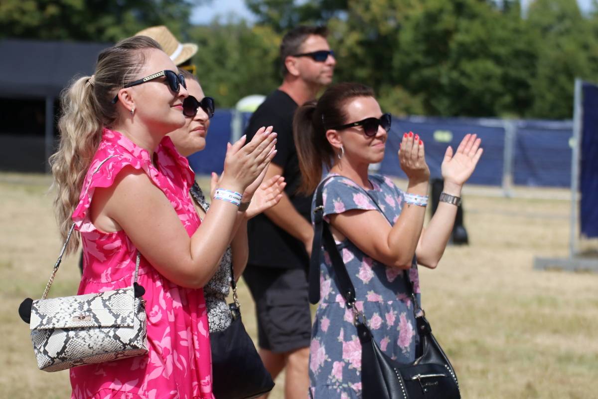 Druhý den Hradů CZ na Veveří: Lucie se loučila s Davidem Kollerem, Chinaski slavili třicet let a zastavil se i Čechomor