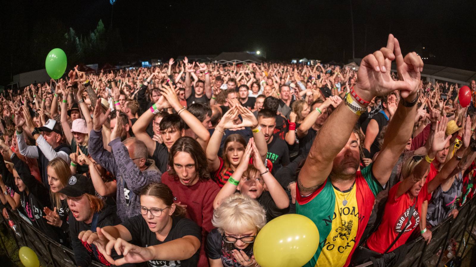 Keltská noc: Pod skokanskými můstky v Harrachově řádili Tři sestry, Harlej, Vypsaná fiXa i Trautenberk