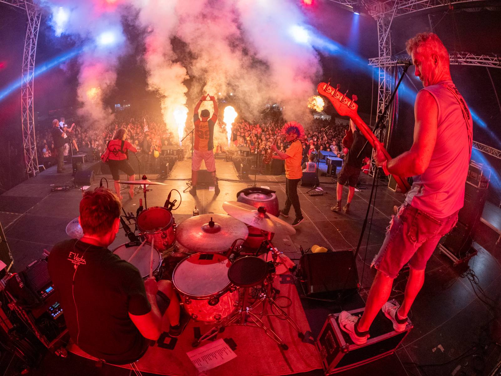 Keltská noc: Pod skokanskými můstky v Harrachově řádili Tři sestry, Harlej, Vypsaná fiXa i Trautenberk