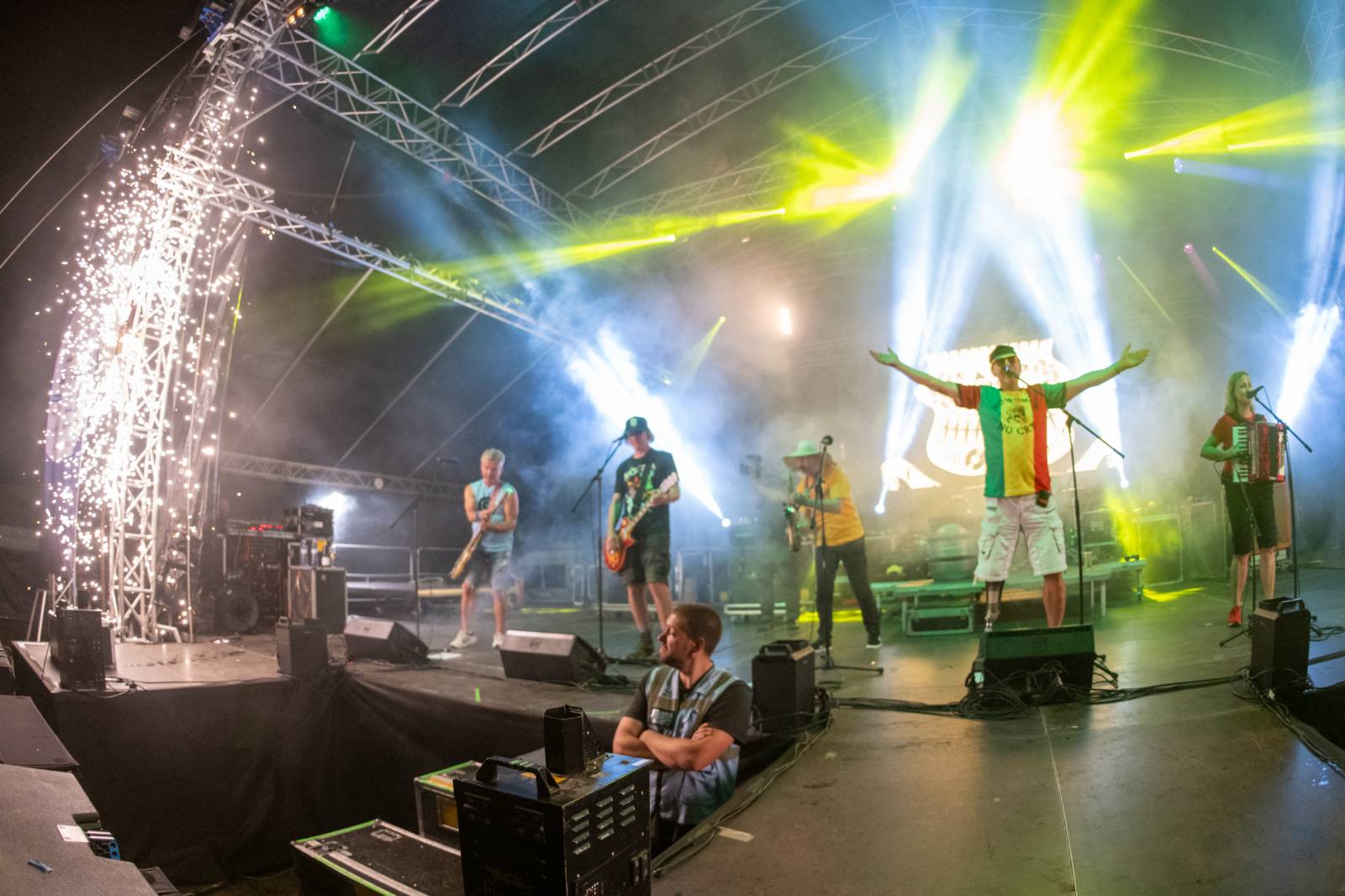 Keltská noc: Pod skokanskými můstky v Harrachově řádili Tři sestry, Harlej, Vypsaná fiXa i Trautenberk