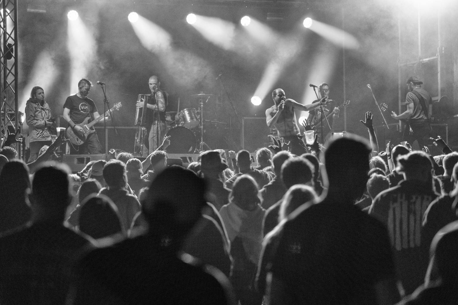 Keltská noc: Pod skokanskými můstky v Harrachově řádili Tři sestry, Harlej, Vypsaná fiXa i Trautenberk