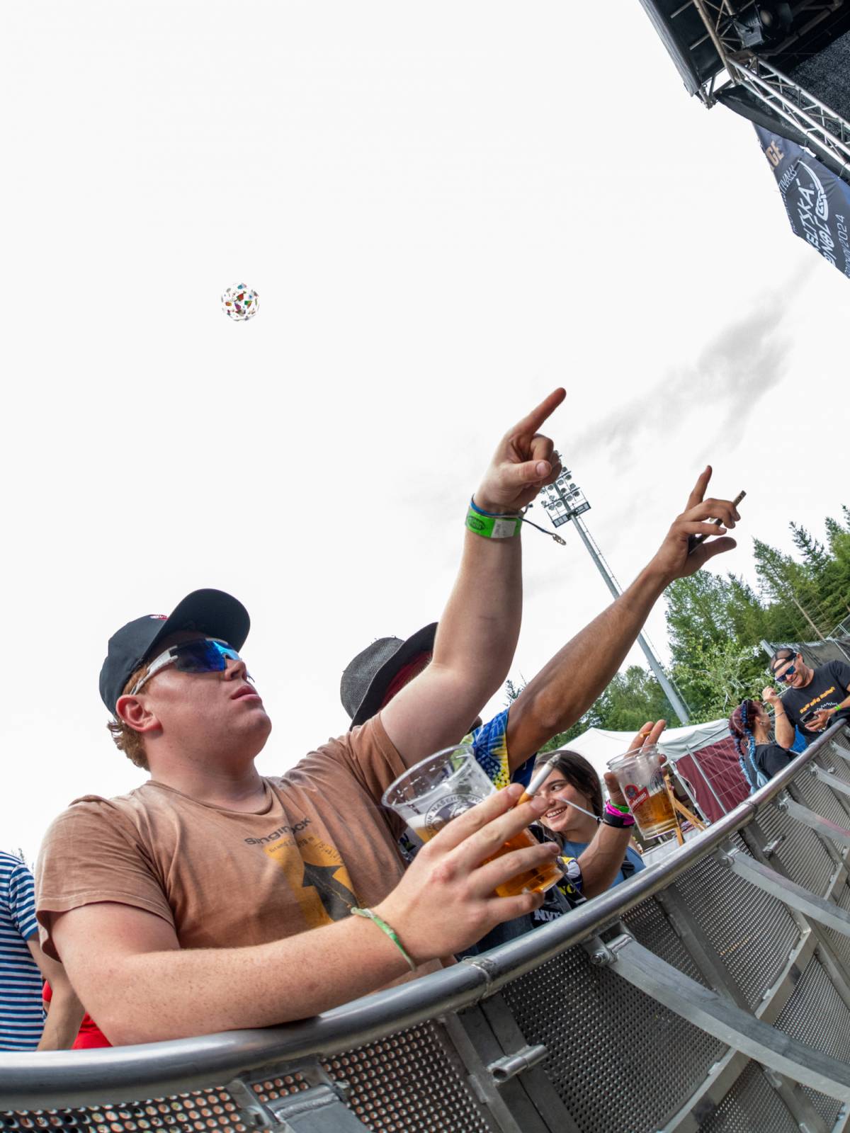 Keltská noc: Pod skokanskými můstky v Harrachově řádili Tři sestry, Harlej, Vypsaná fiXa i Trautenberk