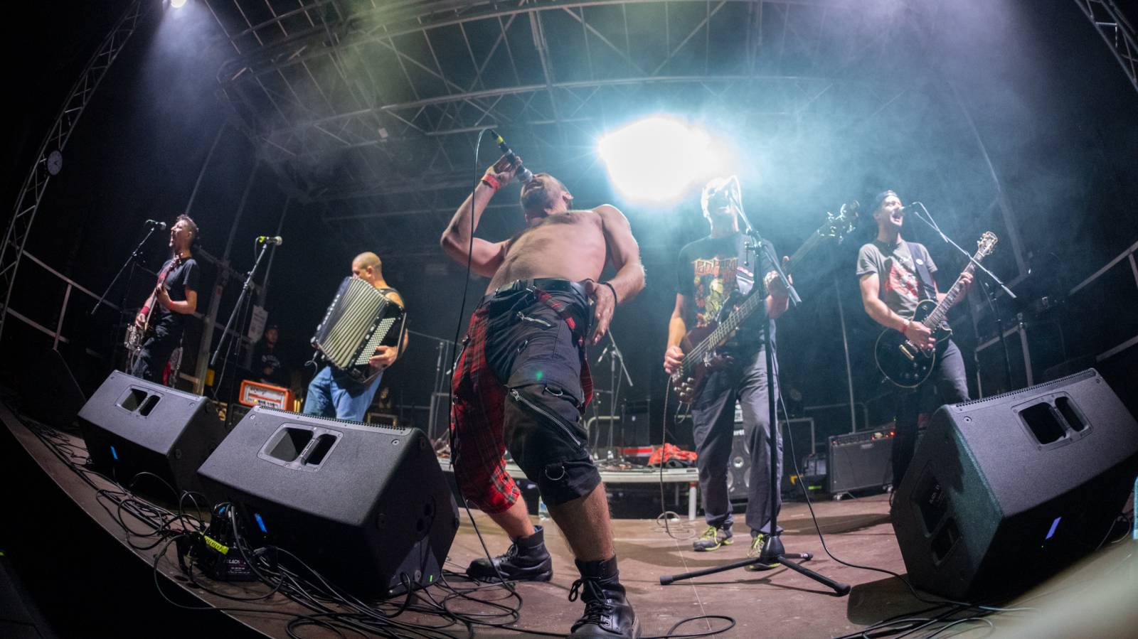 Keltská noc: Pod skokanskými můstky v Harrachově řádili Tři sestry, Harlej, Vypsaná fiXa i Trautenberk