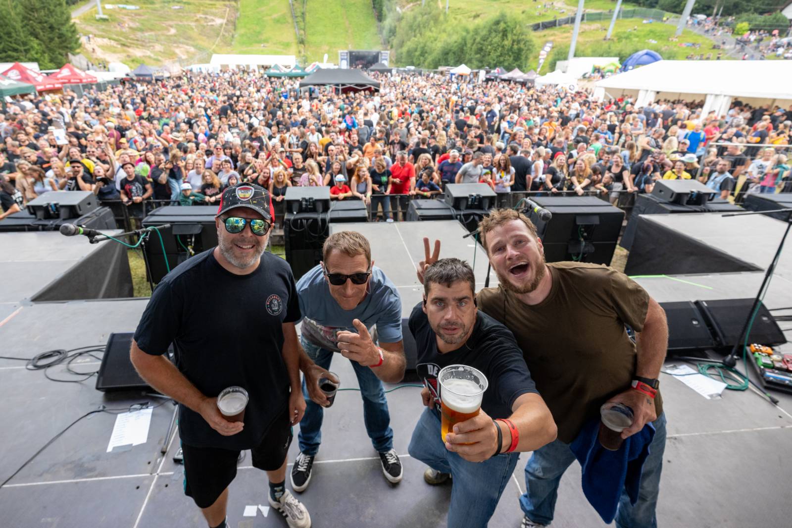 Keltská noc: Pod skokanskými můstky v Harrachově řádili Tři sestry, Harlej, Vypsaná fiXa i Trautenberk