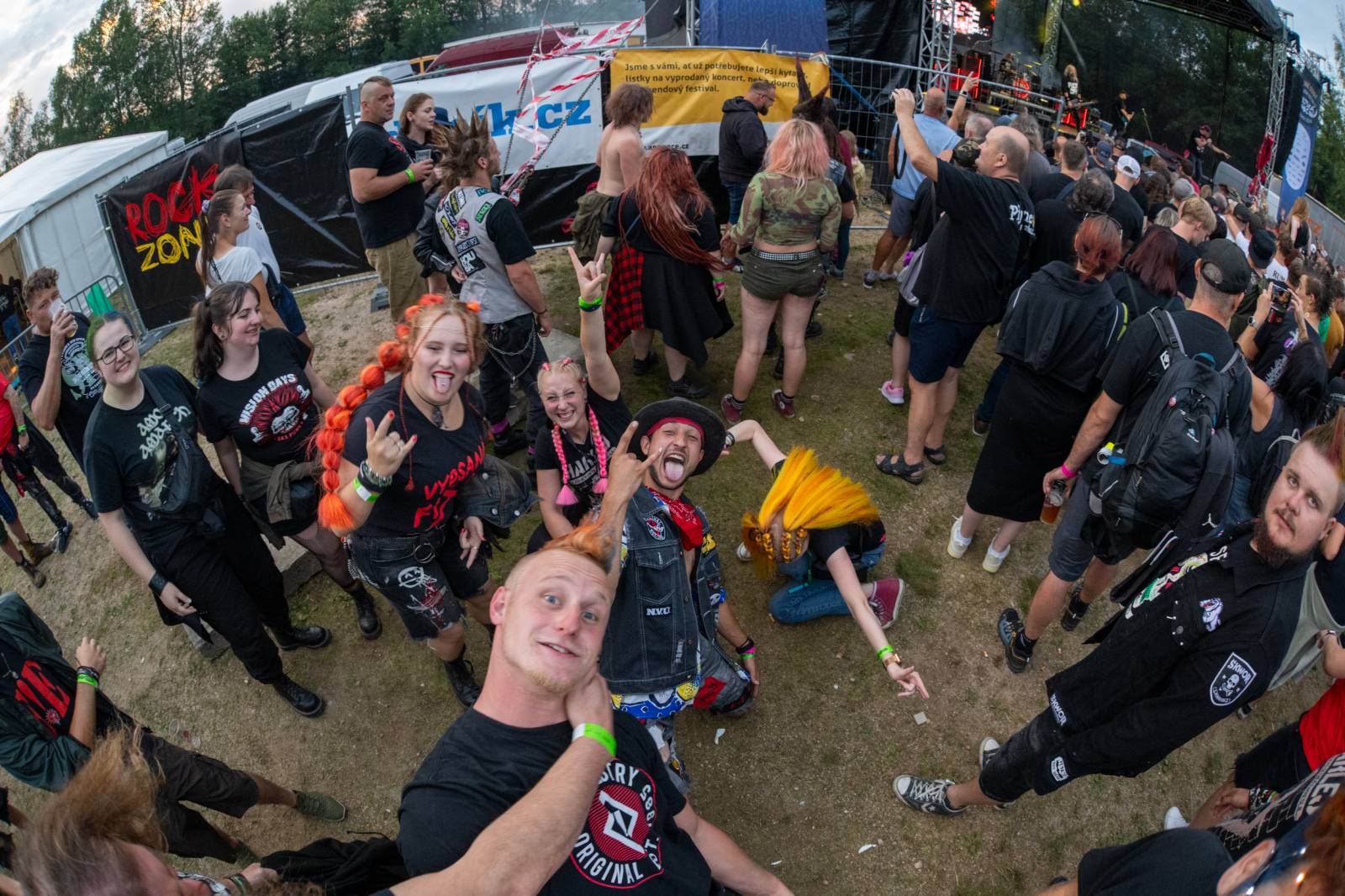 Keltská noc: Pod skokanskými můstky v Harrachově řádili Tři sestry, Harlej, Vypsaná fiXa i Trautenberk