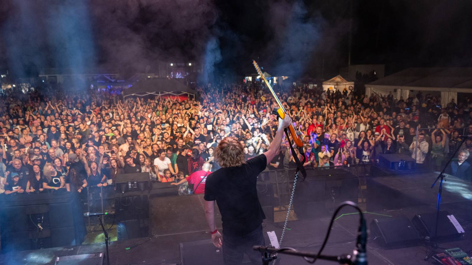 Keltská noc: Pod skokanskými můstky v Harrachově řádili Tři sestry, Harlej, Vypsaná fiXa i Trautenberk