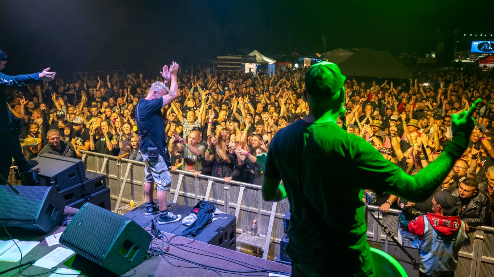 Keltská noc: Pod skokanskými můstky v Harrachově řádili Tři sestry, Harlej, Vypsaná fiXa i Trautenberk