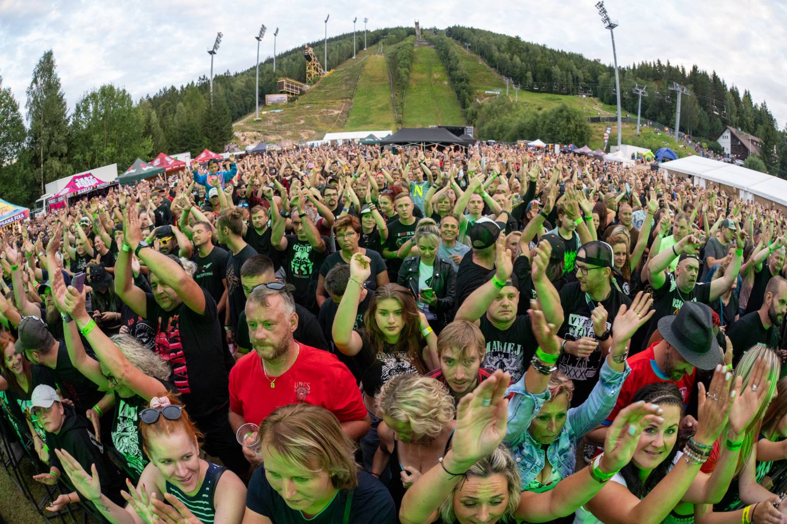 Keltská noc: Pod skokanskými můstky v Harrachově řádili Tři sestry, Harlej, Vypsaná fiXa i Trautenberk