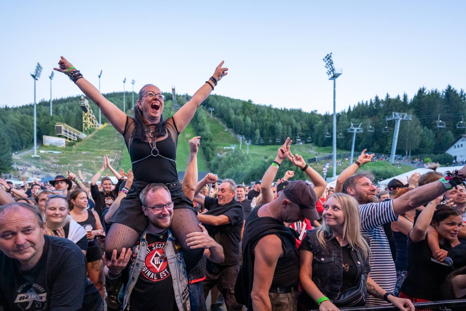 Keltská noc: Pod skokanskými můstky v Harrachově řádili Tři sestry, Harlej, Vypsaná fiXa i Trautenberk