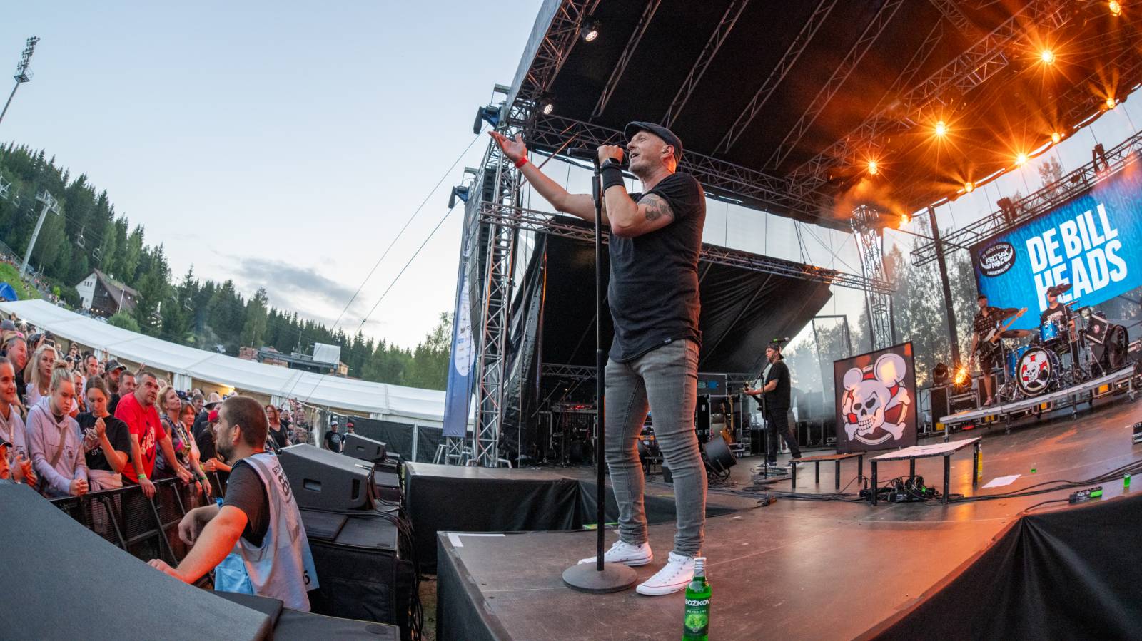 Keltská noc: Pod skokanskými můstky v Harrachově řádili Tři sestry, Harlej, Vypsaná fiXa i Trautenberk