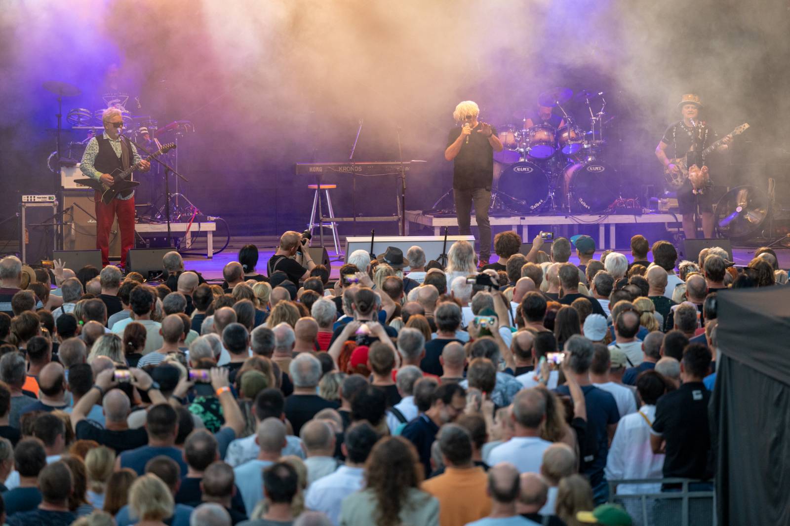 V Ledárnách Braník bylo zase jednou hej. Pražský výběr pod širým nebem zahrál největší hity