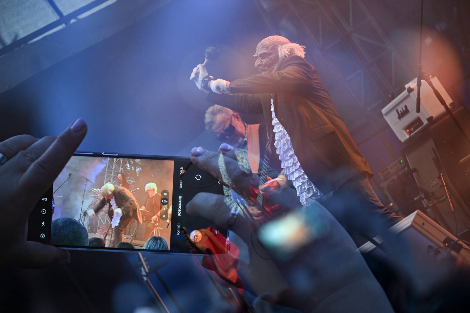 V Ledárnách Braník bylo zase jednou hej. Pražský výběr pod širým nebem zahrál největší hity