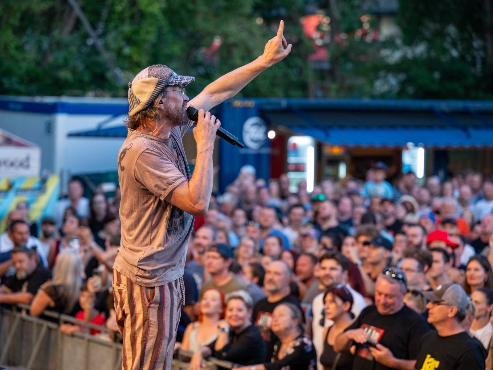 Jako zamlada. J.A.R. měli ve vyprodaných Ledárnách Braník energie na rozdávání