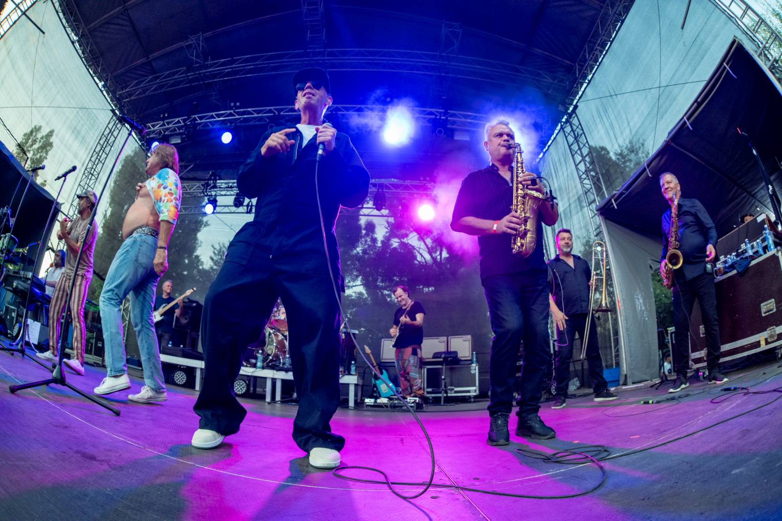 Jako zamlada. J.A.R. měli ve vyprodaných Ledárnách Braník energie na rozdávání