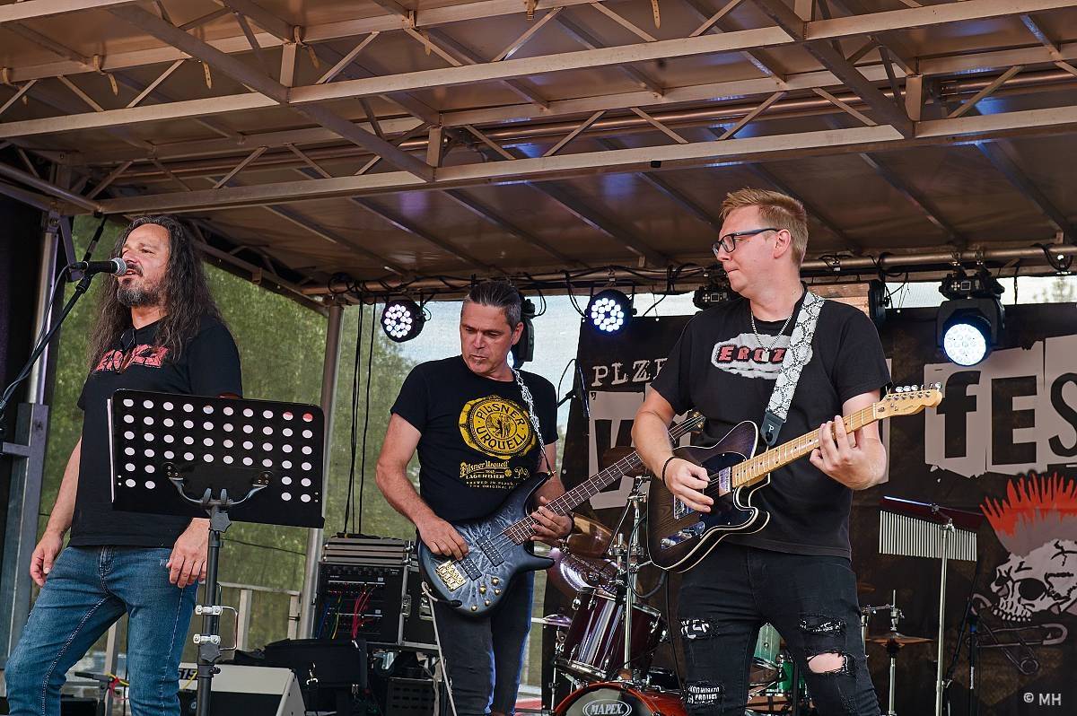 Valcha Fest rozezpíval Plzeň už potřetí, zahráli na něm Absolutní Neklid, Jarda nebo The Aprill