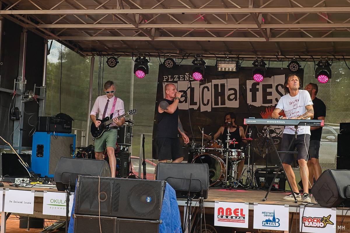Valcha Fest rozezpíval Plzeň už potřetí, zahráli na něm Absolutní Neklid, Jarda nebo The Aprill