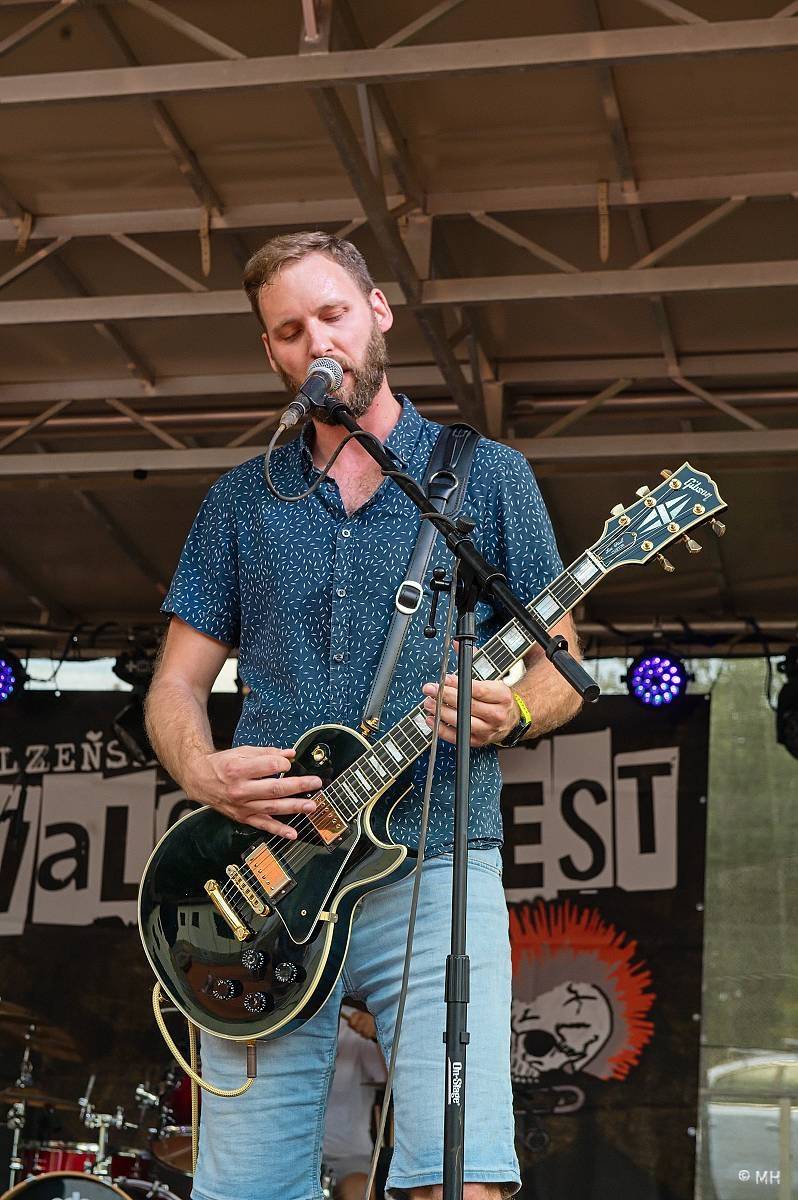 Valcha Fest rozezpíval Plzeň už potřetí, zahráli na něm Absolutní Neklid, Jarda nebo The Aprill