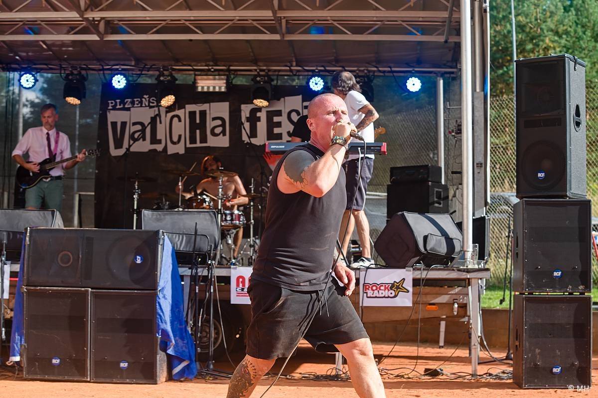 Valcha Fest rozezpíval Plzeň už potřetí, zahráli na něm Absolutní Neklid, Jarda nebo The Aprill