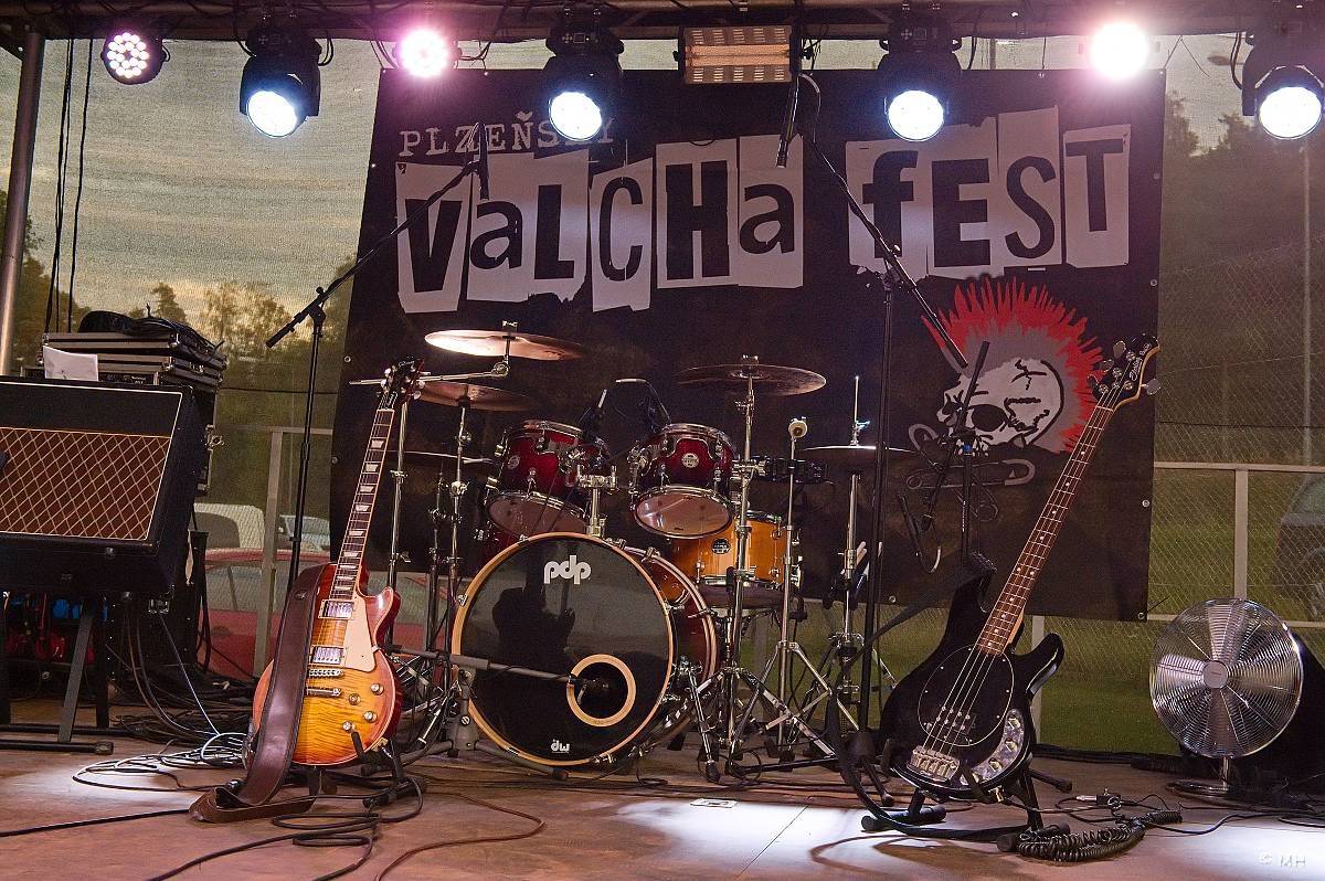 Valcha Fest rozezpíval Plzeň už potřetí, zahráli na něm Absolutní Neklid, Jarda nebo The Aprill