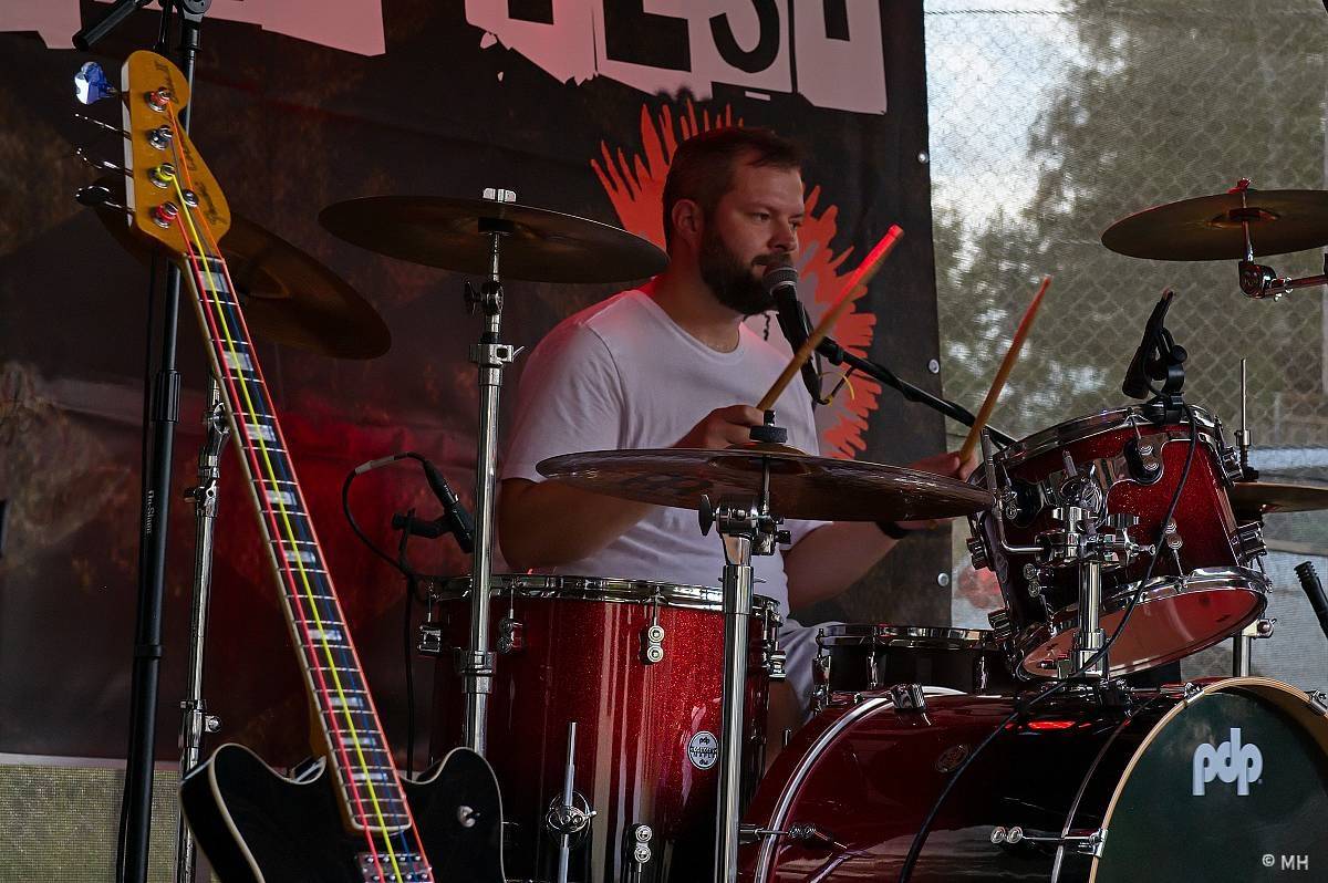 Valcha Fest rozezpíval Plzeň už potřetí, zahráli na něm Absolutní Neklid, Jarda nebo The Aprill