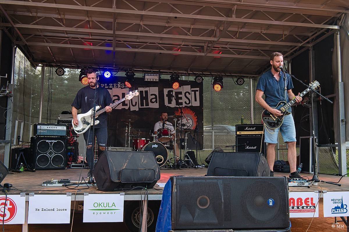 Valcha Fest rozezpíval Plzeň už potřetí, zahráli na něm Absolutní Neklid, Jarda nebo The Aprill