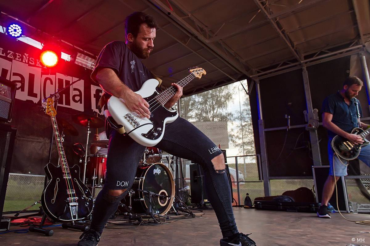 Valcha Fest rozezpíval Plzeň už potřetí, zahráli na něm Absolutní Neklid, Jarda nebo The Aprill