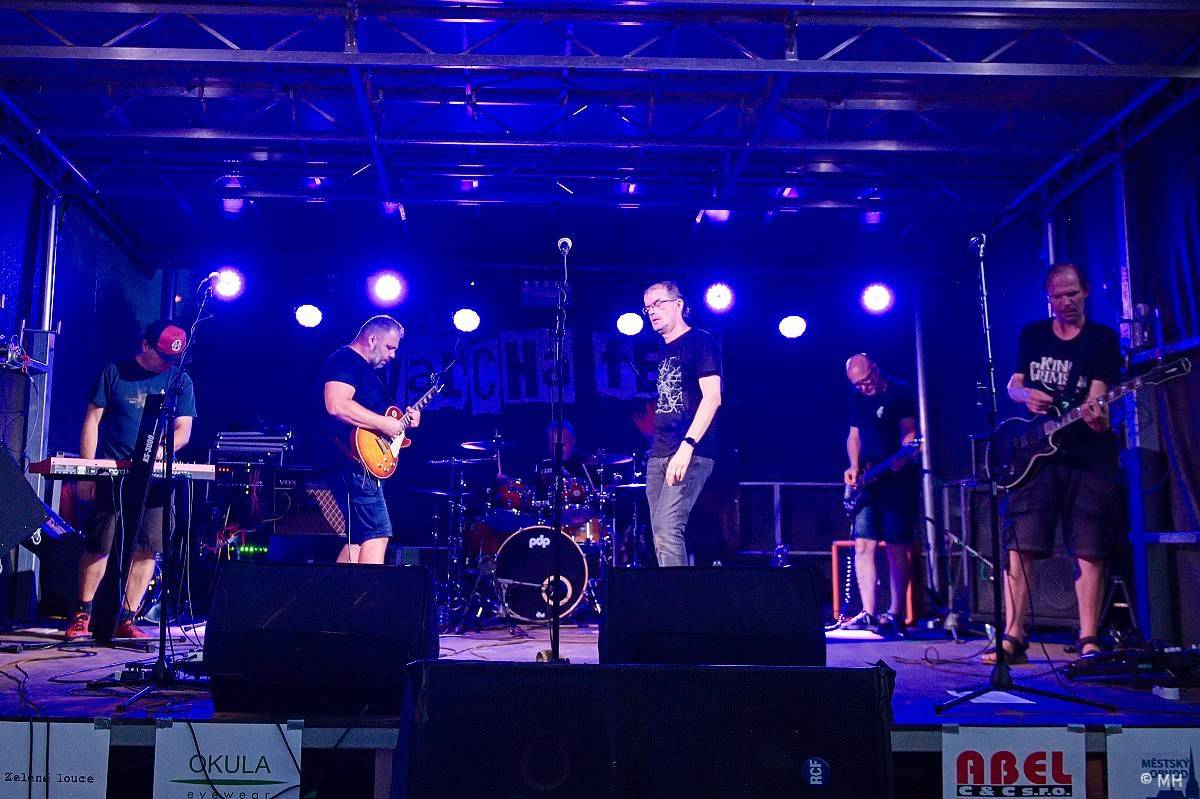 Valcha Fest rozezpíval Plzeň už potřetí, zahráli na něm Absolutní Neklid, Jarda nebo The Aprill