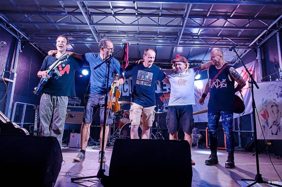 Valcha Fest rozezpíval Plzeň už potřetí, zahráli na něm Absolutní Neklid, Jarda nebo The Aprill