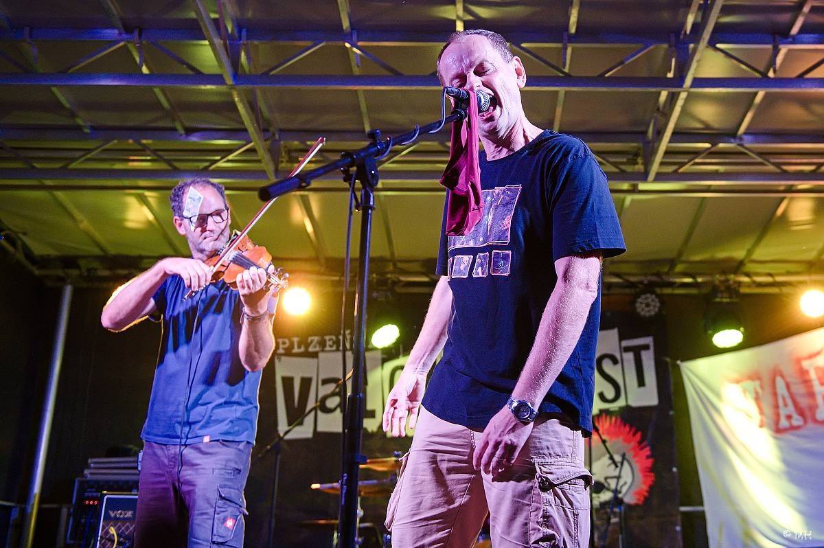 Valcha Fest rozezpíval Plzeň už potřetí, zahráli na něm Absolutní Neklid, Jarda nebo The Aprill