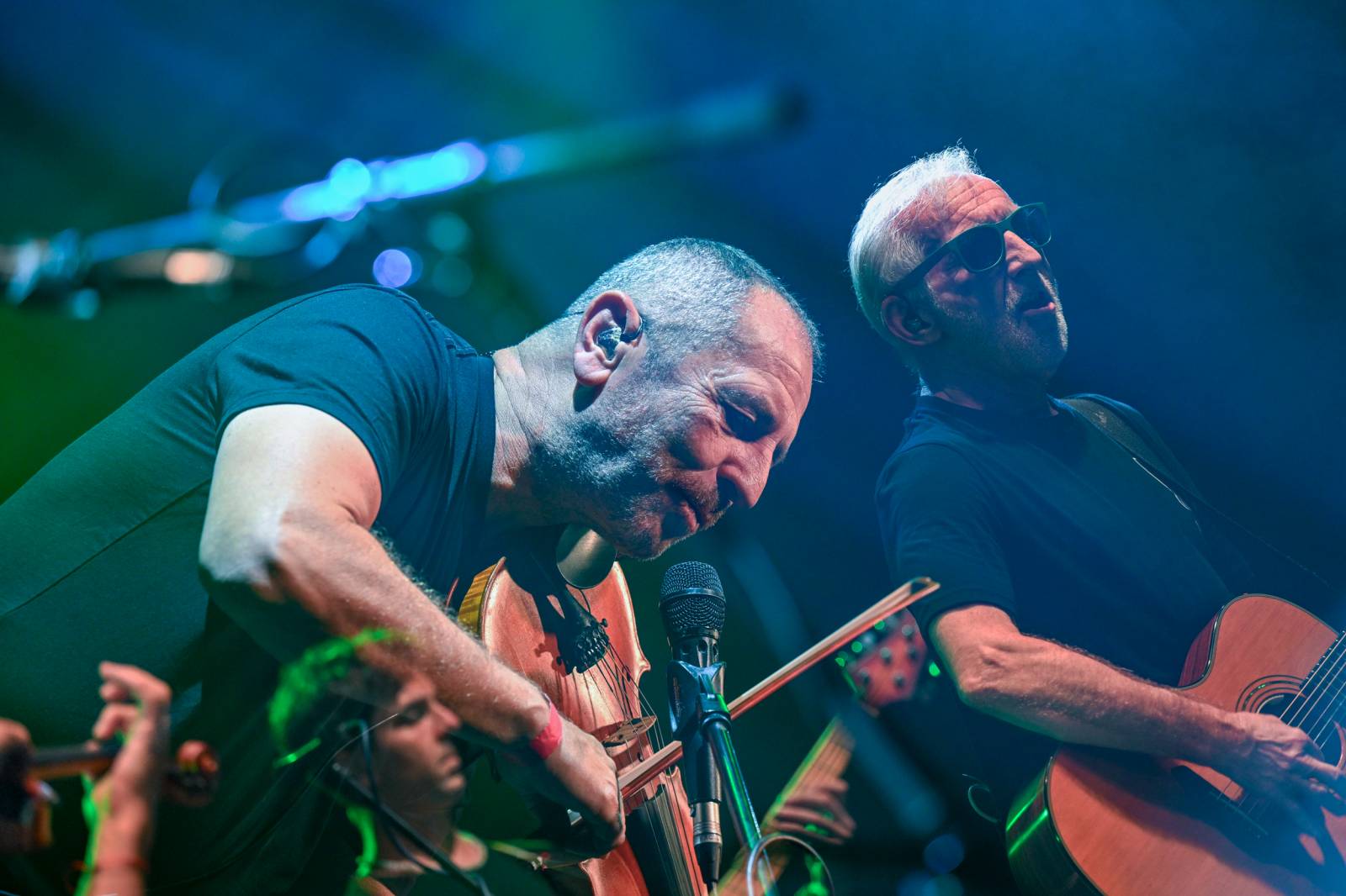 Čechomor zahrál na zámku, v Třešti roztančil celý areál