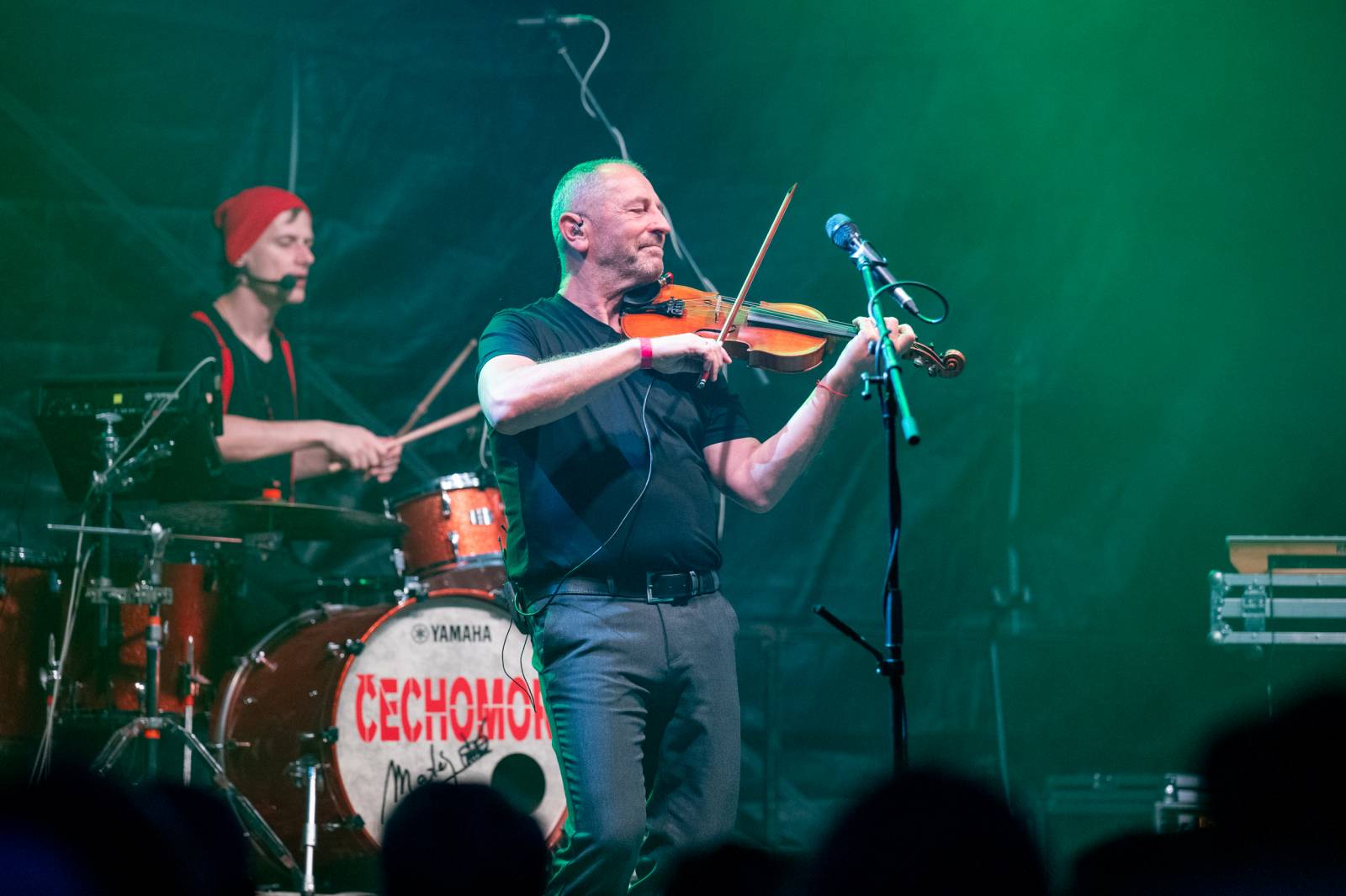 Čechomor zahrál na zámku, v Třešti roztančil celý areál