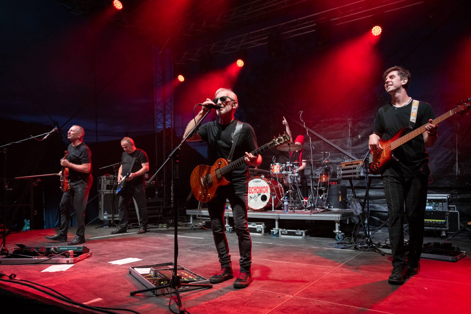 Čechomor zahrál na zámku, v Třešti roztančil celý areál