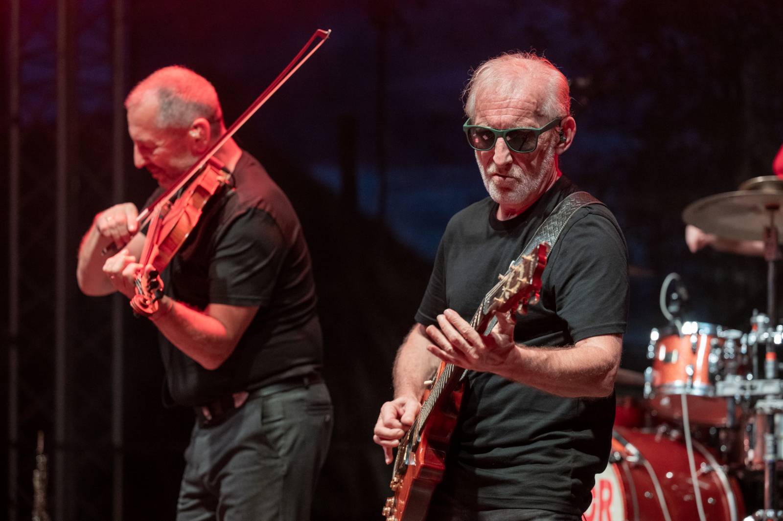 Čechomor zahrál na zámku, v Třešti roztančil celý areál