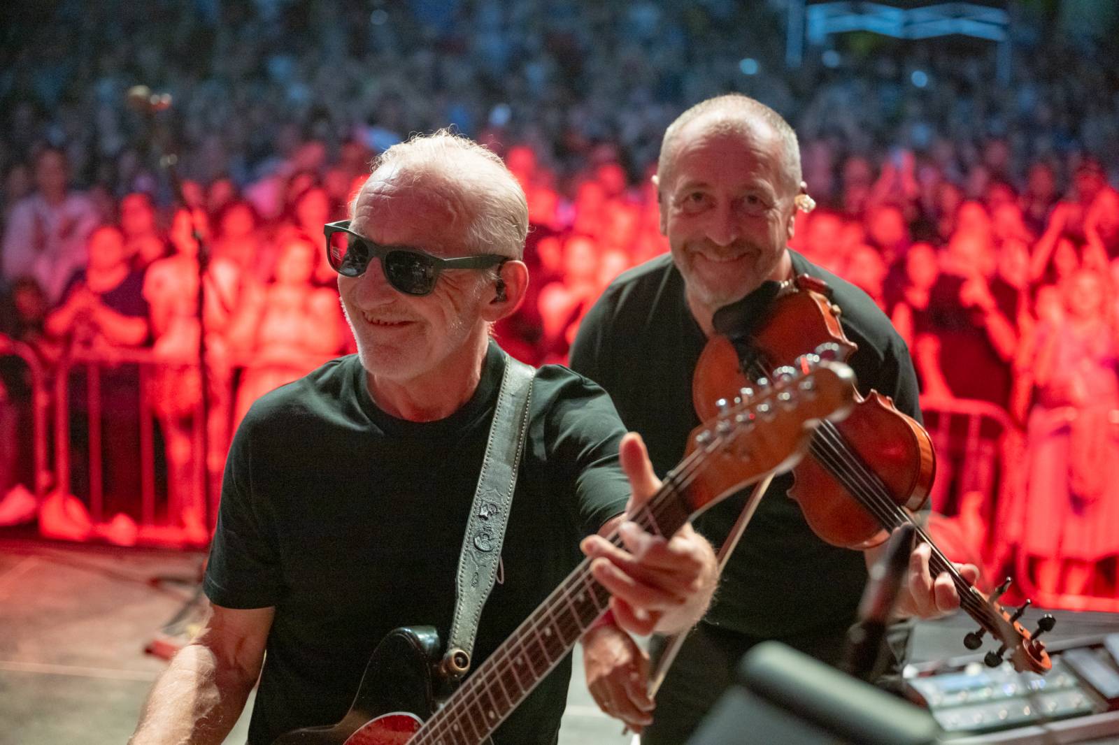 Čechomor zahrál na zámku, v Třešti roztančil celý areál