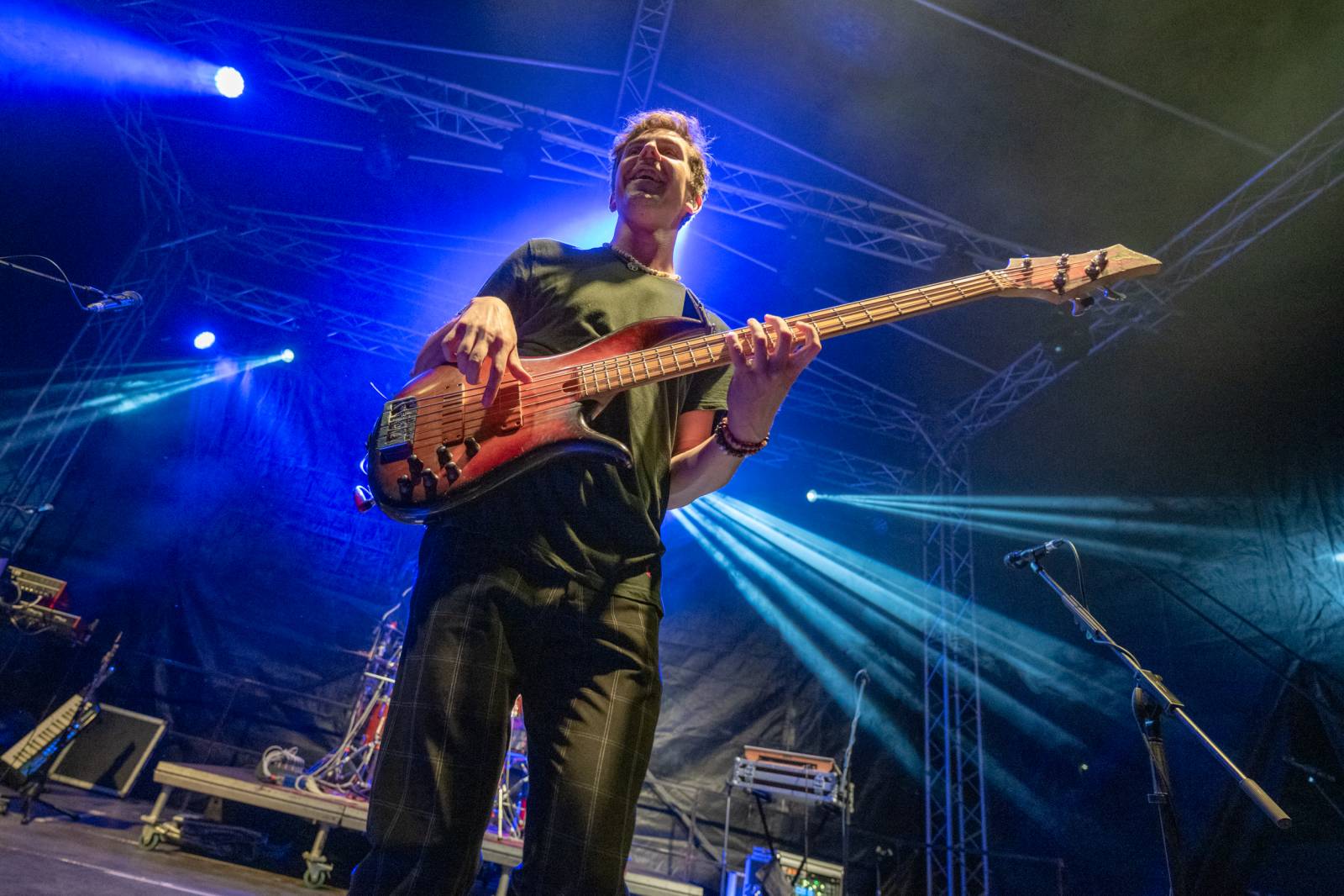 Čechomor zahrál na zámku, v Třešti roztančil celý areál