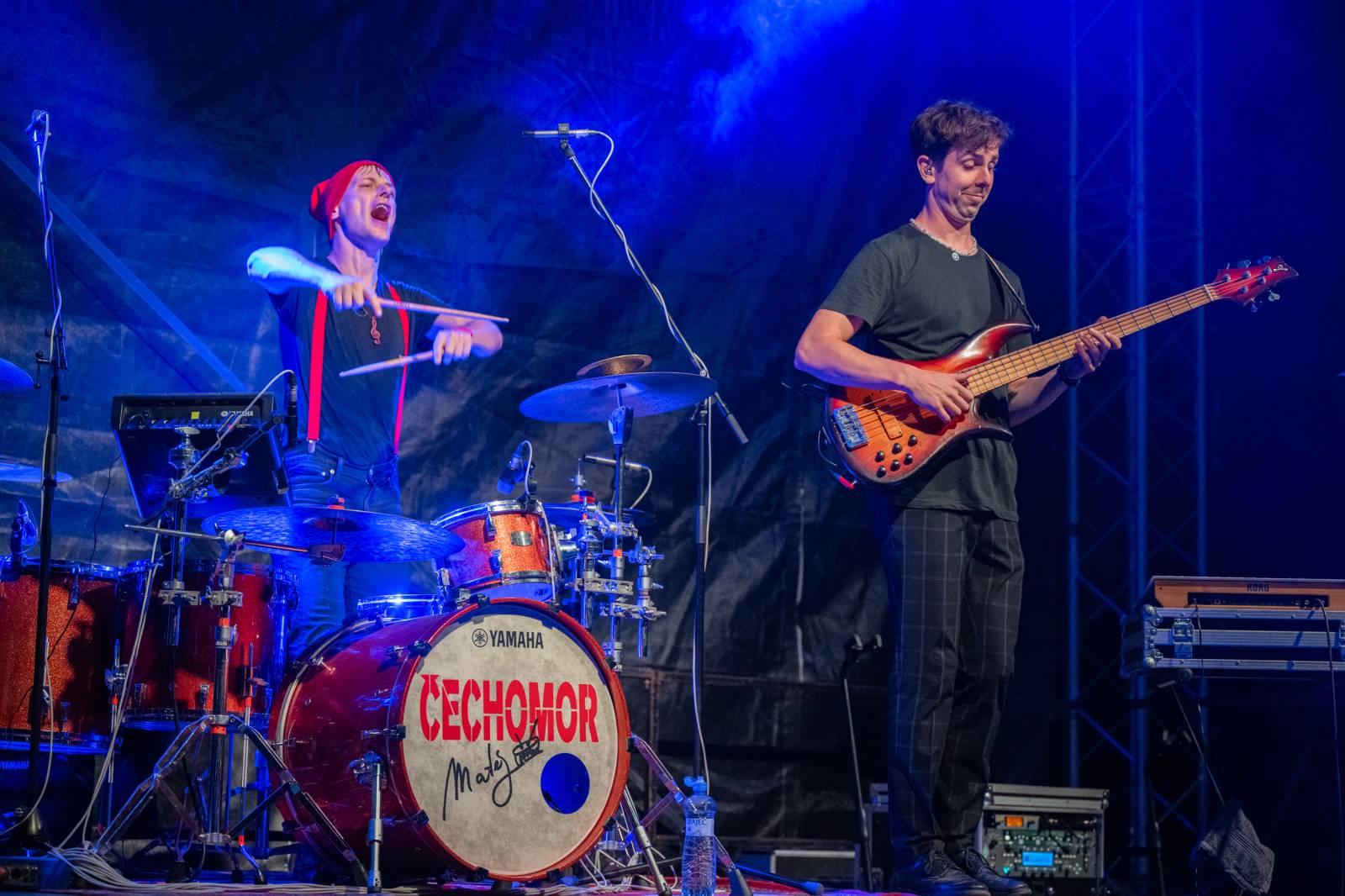 Čechomor zahrál na zámku, v Třešti roztančil celý areál